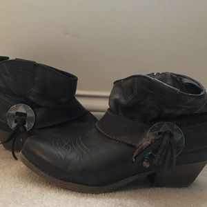 Short brown leather cowboy boots